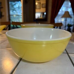 Vintage Pyrex Sunny Yellow Mixing Bowl set of 2 large bowls